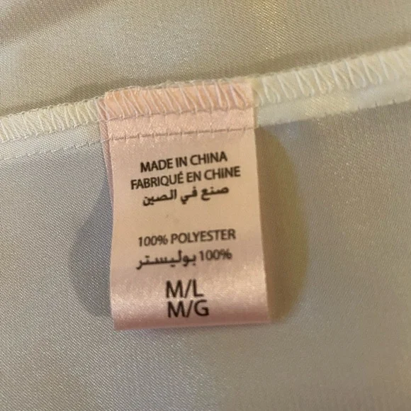 NWT La Vie en Rose White Satiny Robe w/ Lace Trim Sz M bridal spa silky luxury - Picture 9 of 13